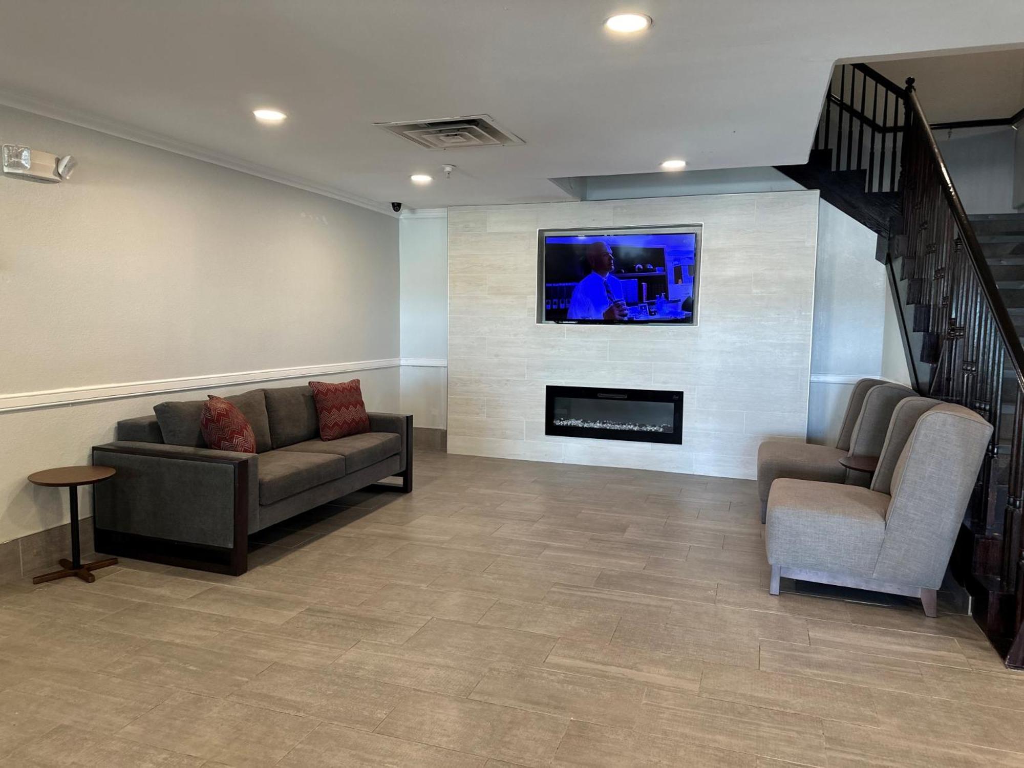 Hawthorn Extended Stay By Wyndham ฮอบส์ ภายนอก รูปภาพ