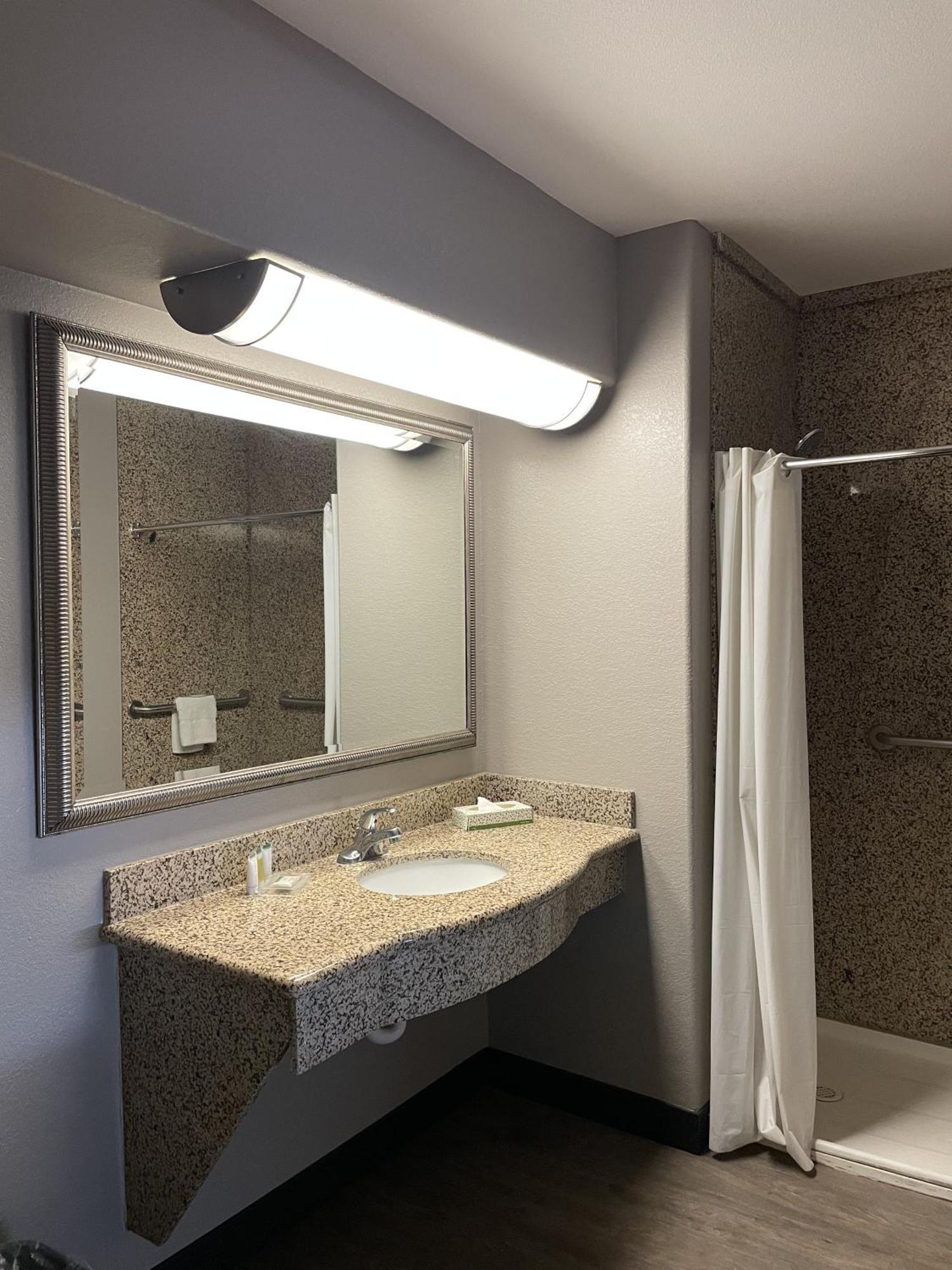 Hawthorn Extended Stay By Wyndham ฮอบส์ ห้อง รูปภาพ