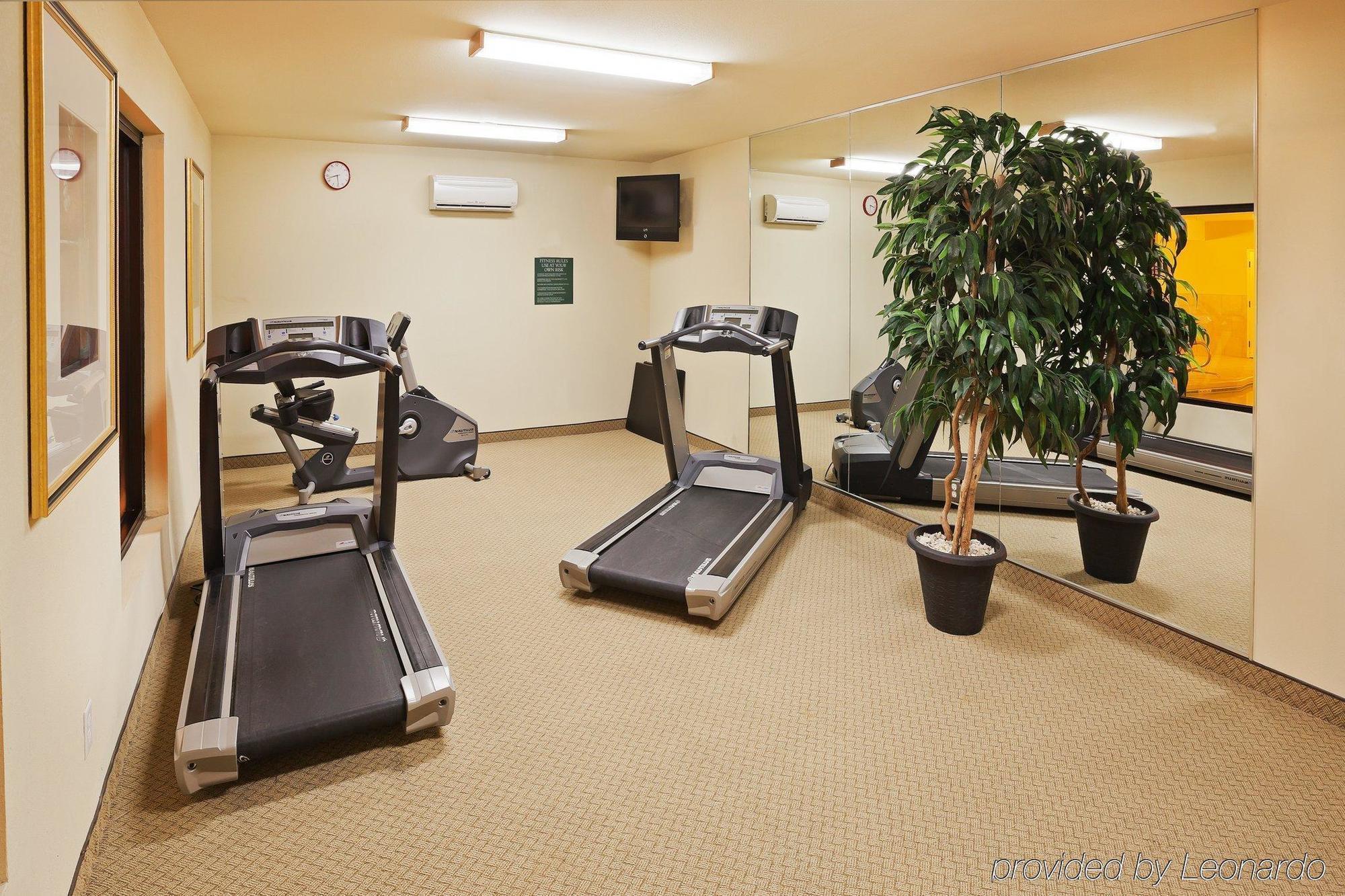 Hawthorn Extended Stay By Wyndham ฮอบส์ ภายนอก รูปภาพ
